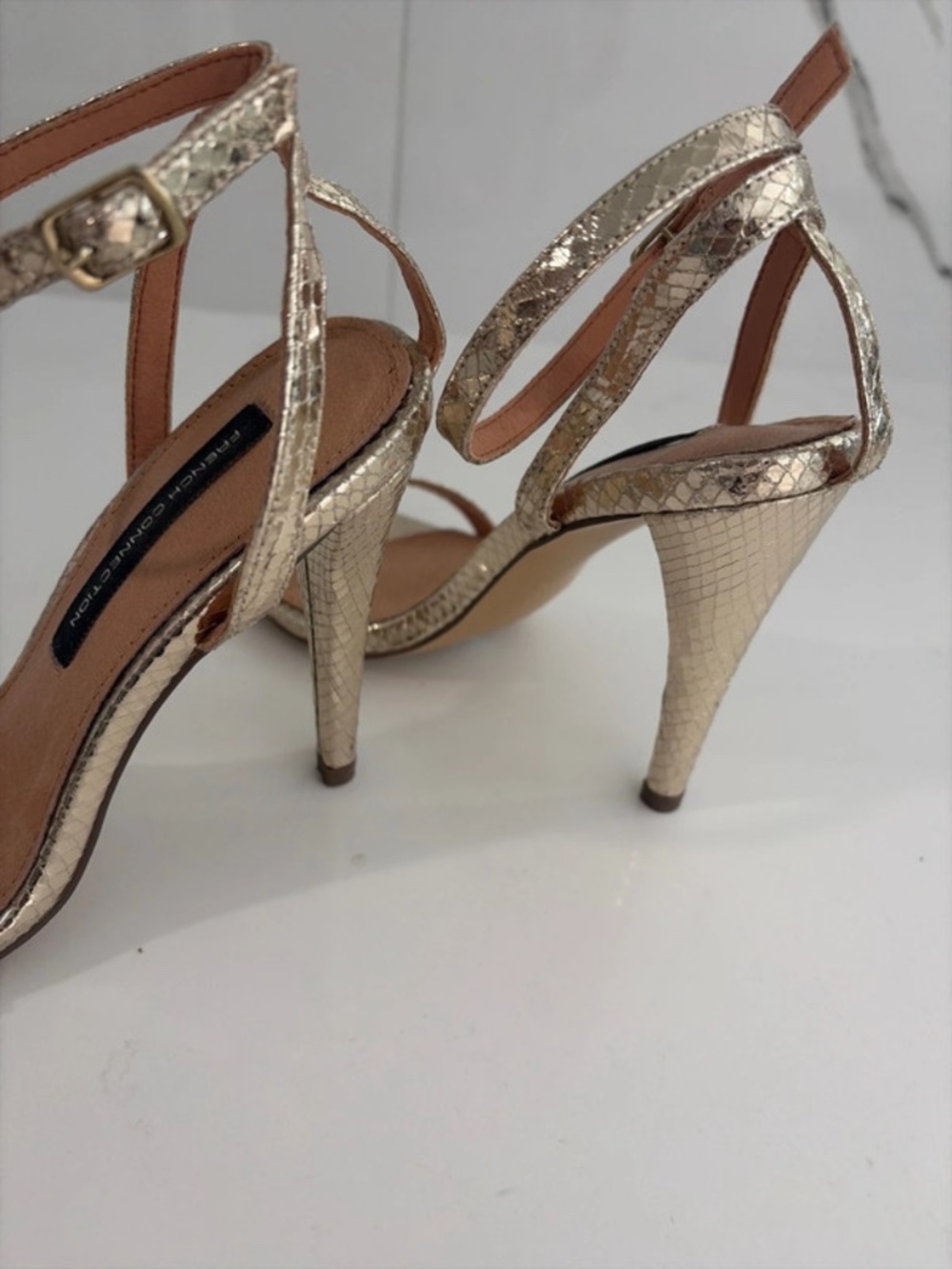 Gold heels - Picture 7 of 11